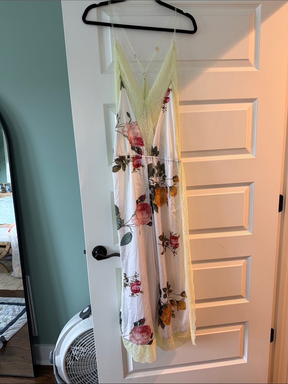 Lace-Trim Floral Slip jumpsuit in Light Green and White